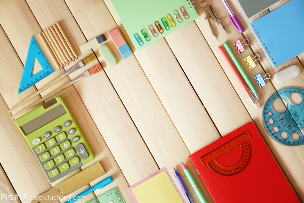 平躺的文具 静默的守护者