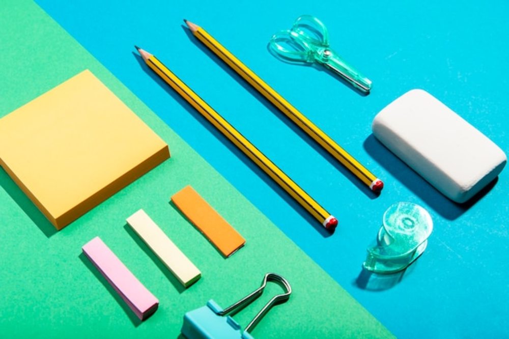 便签高视图 Knolling概念下的文具用品艺术化陈列